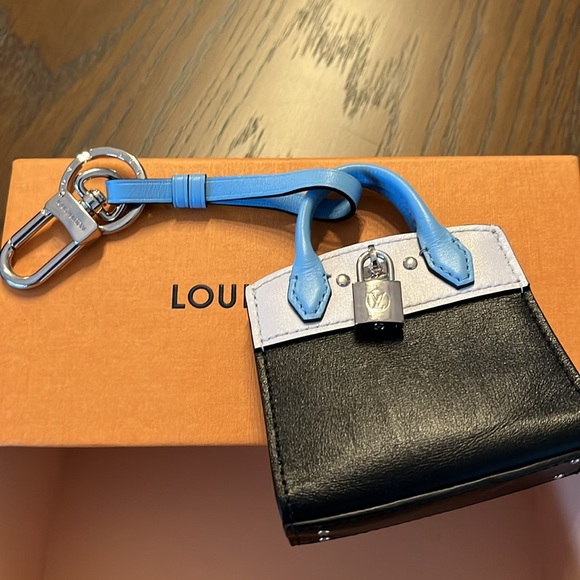 RARE LV CITY STEAMER BAG CHARM KEY HOLDER WITH COA - Picture 12 of 13